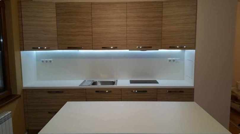 Поръчкова Кухня с ЛЕД подсветка
