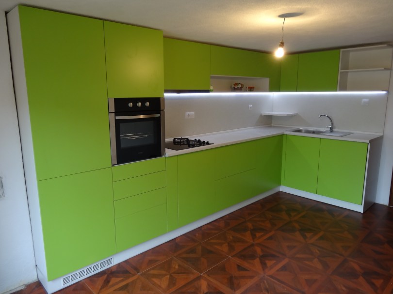 кухня в зелено